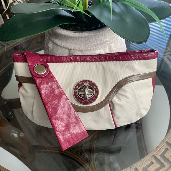 Marc By Marc Jacobs Handbags - 🤍♥️MARC BY MARC JACOBS LARGE CLUTCH/WRISTLET!🤍♥️